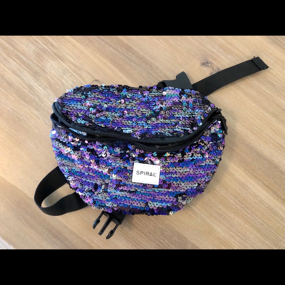 NWT Spiral fanny pack